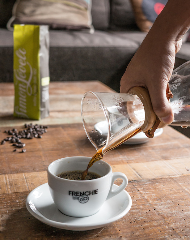 SimonLevelt_koffie_testen_Indonesie